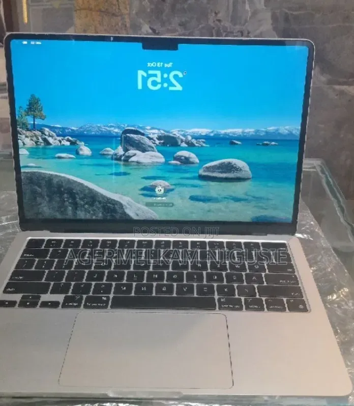 New Laptop Apple MacBook Air 2022 M2 16GB AMD A10 SSD 1T