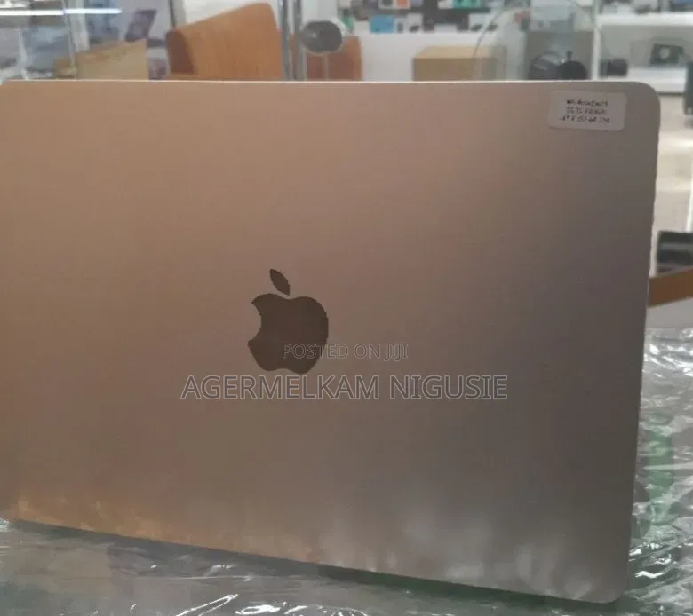 New Laptop Apple MacBook Air 2022 M2 16GB AMD A10 SSD 1T
