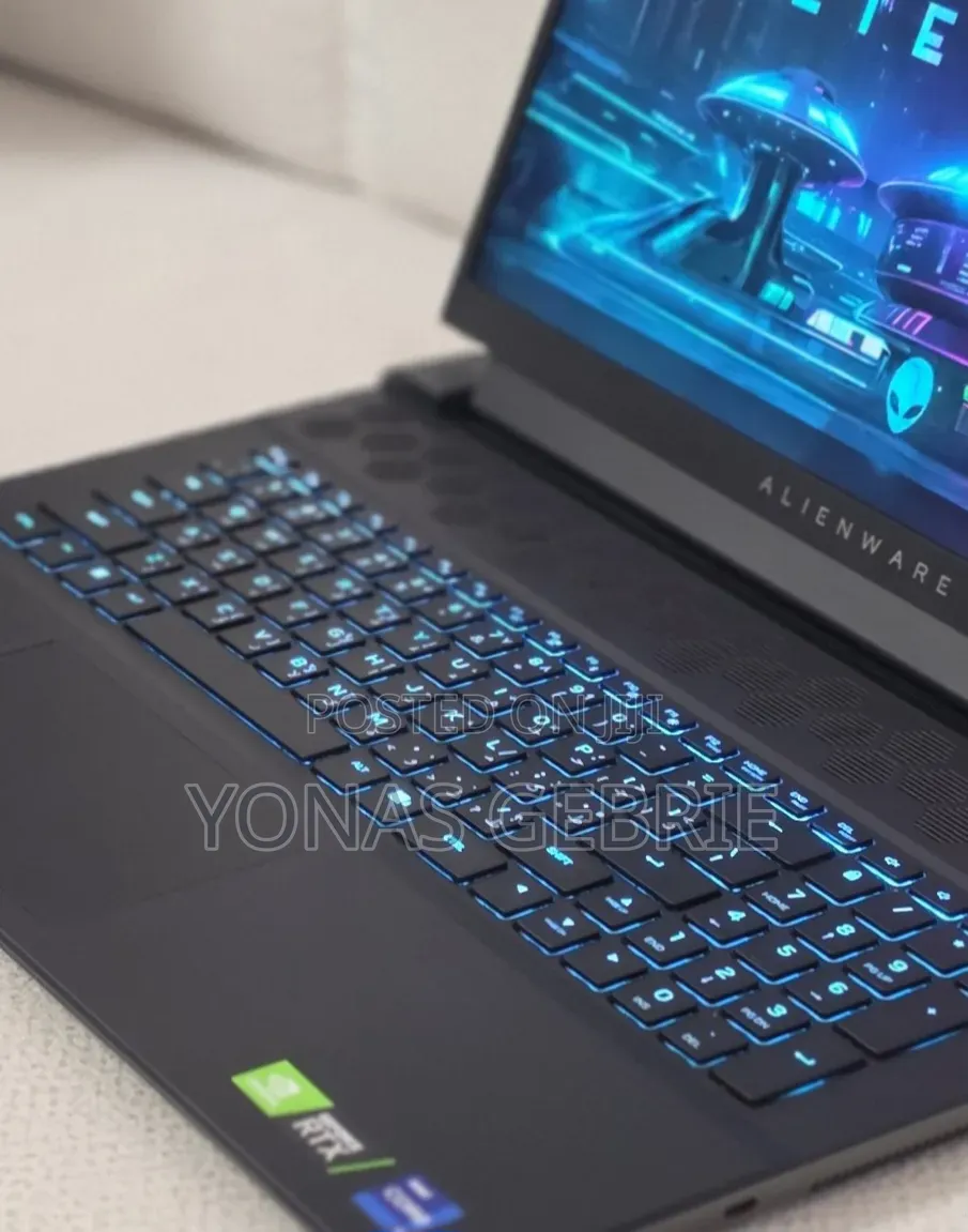 New Laptop Alienware M18 R2 32GB Intel Core i9 SSD 2T