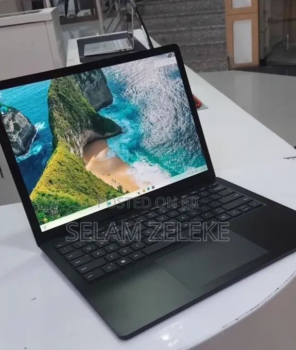 New Laptop Microsoft Surface Laptop 5 16GB Intel Core i7 SSD 256GB