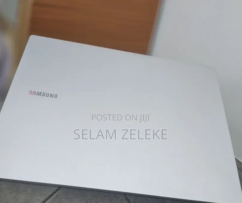 New Laptop Samsung Galaxy Book4 8GB Intel Core 5 SSD 512GB