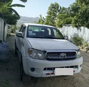 Toyota Hilux 2007 White