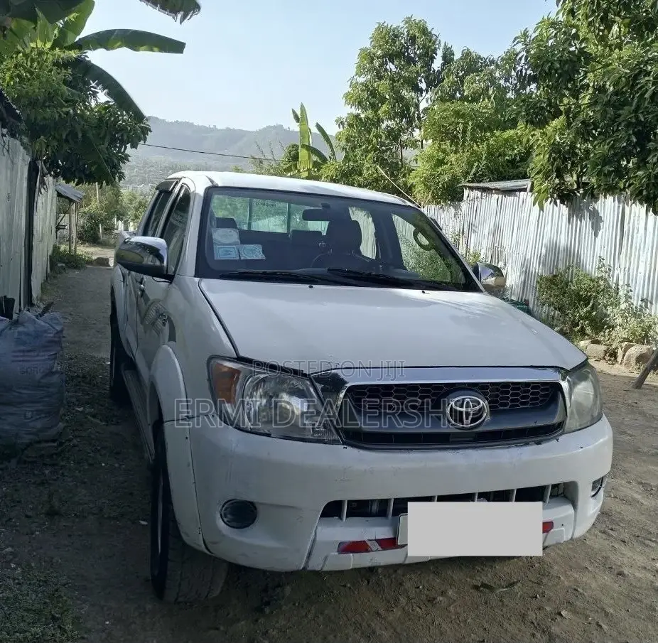 Toyota Hilux 2007 White