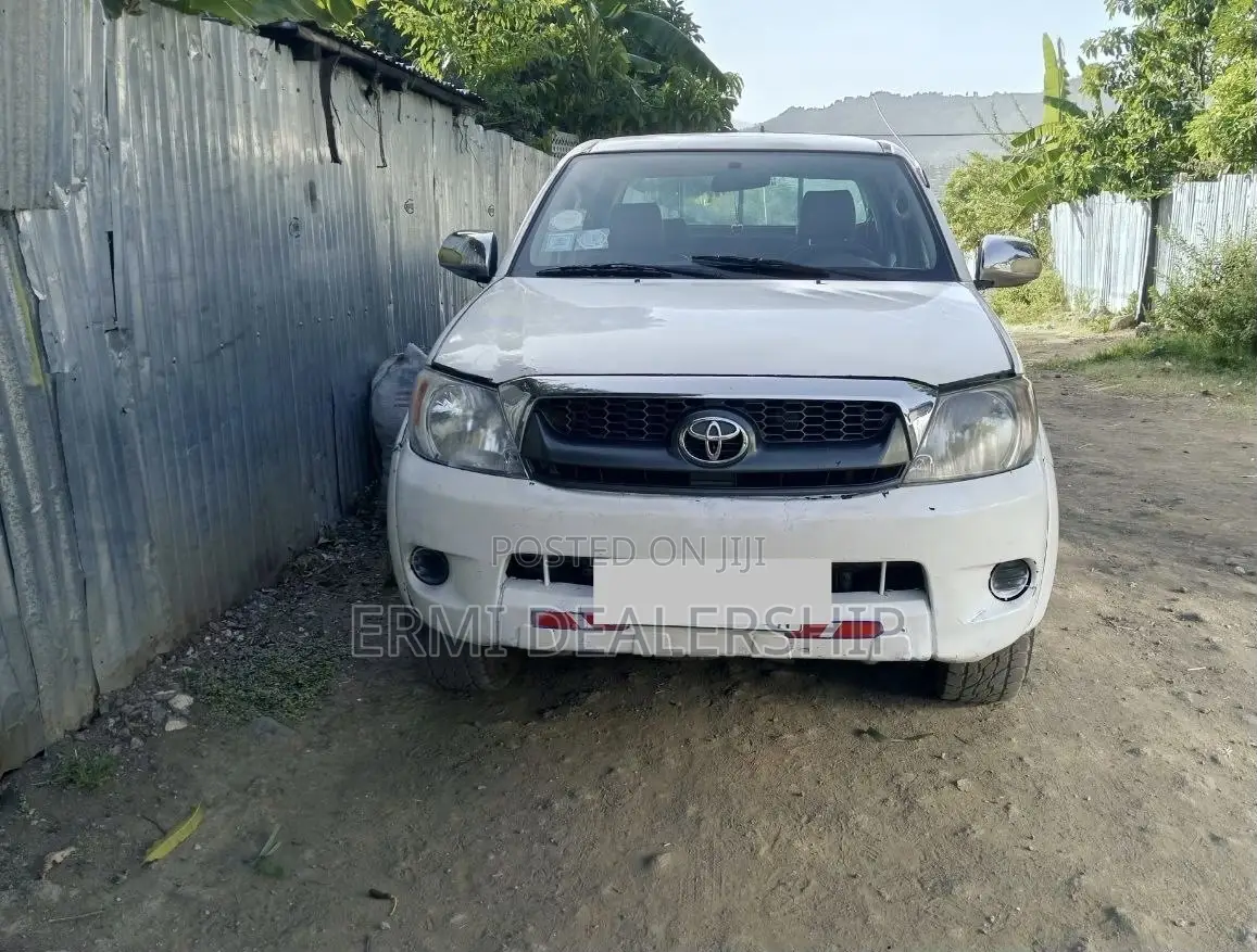 Toyota Hilux 2007 White