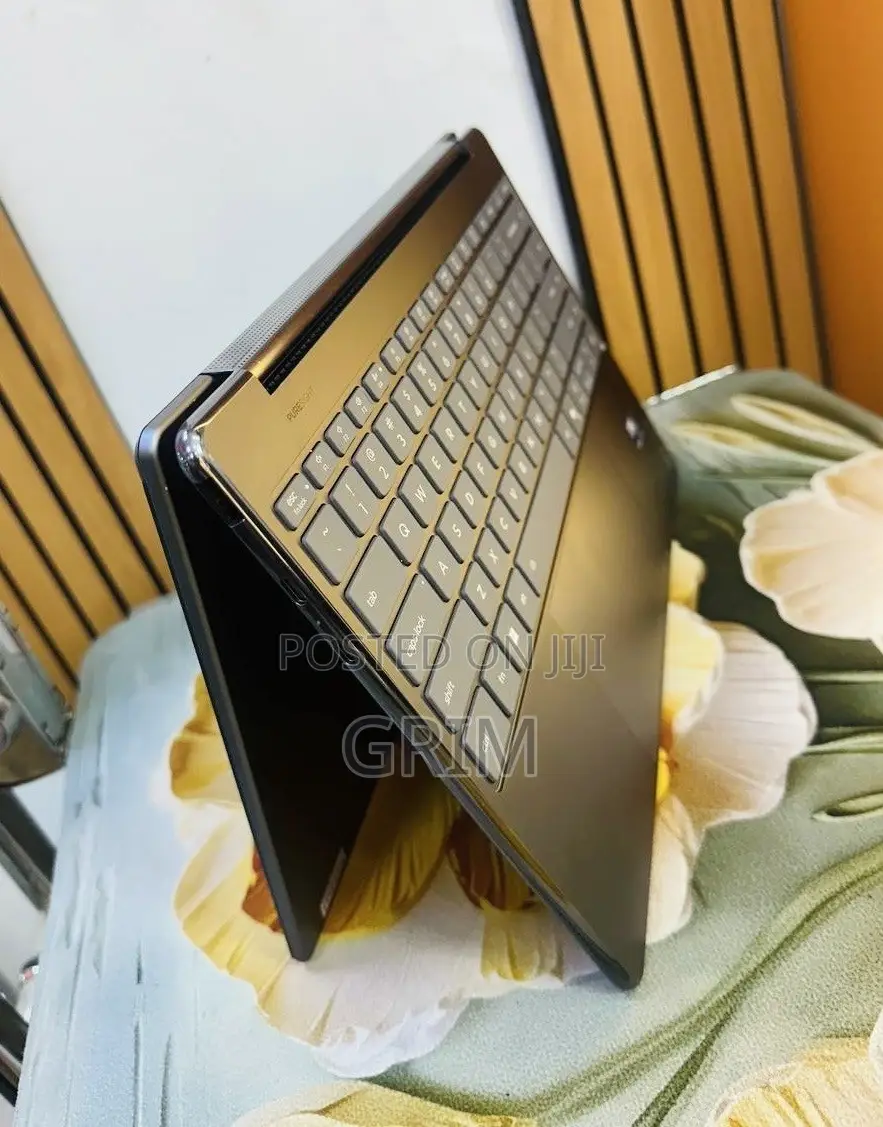 New Laptop Lenovo Yoga 9 16GB Intel Core Ultra 7 SSD 512GB
