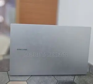 New Laptop Samsung Galaxy Book4 8GB Intel SSD 512GB