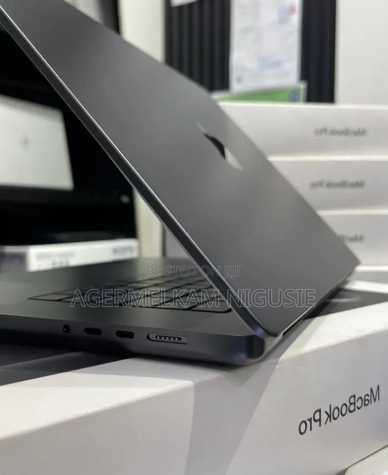 New Laptop Apple MacBook 2016 16GB AMD Ryzen 9 SSD 2T