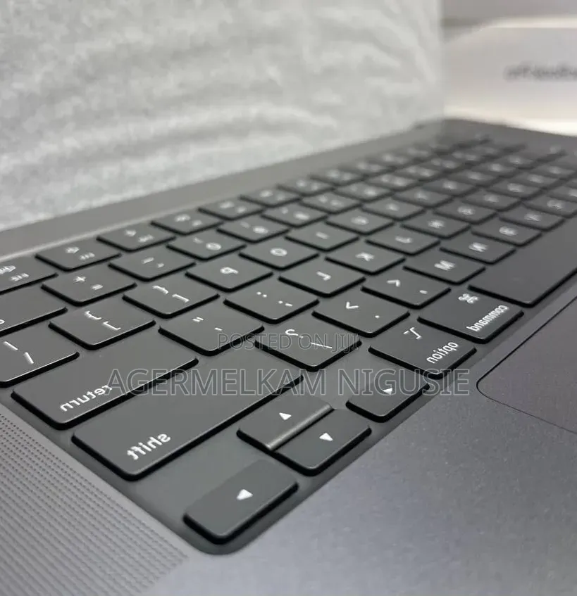 New Laptop Apple MacBook 2016 16GB AMD Ryzen 9 SSD 2T