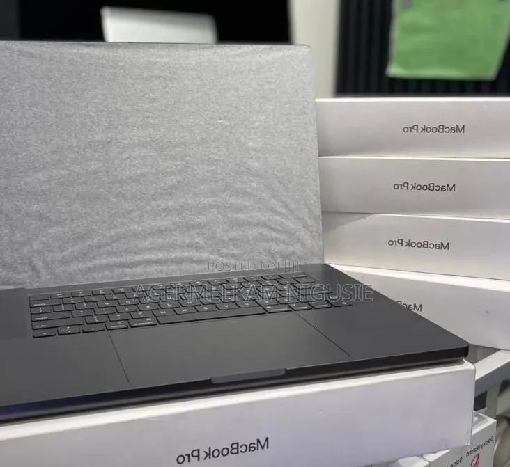 New Laptop Apple MacBook 2016 16GB AMD Ryzen 9 SSD 2T