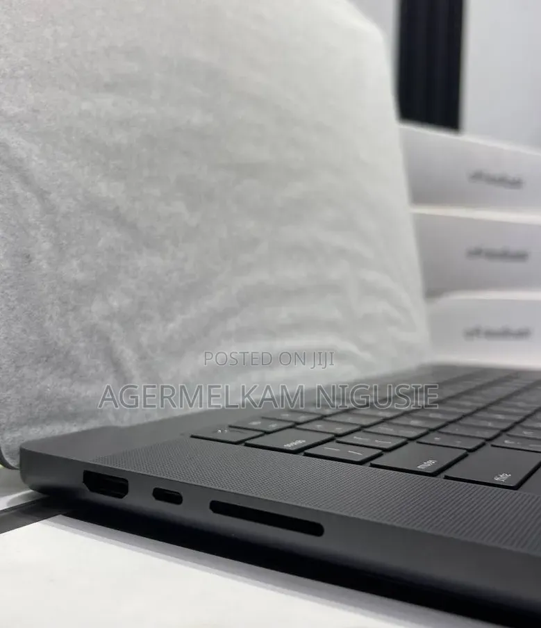 New Laptop Apple MacBook 2016 16GB AMD Ryzen 9 SSD 2T