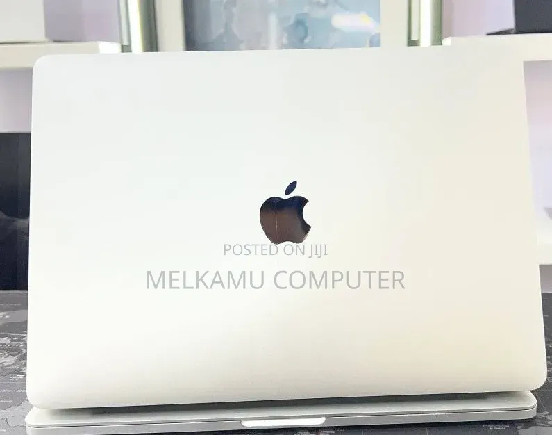 New Laptop Apple MacBook Pro 2022 M2 16GB Apple M2 SSD 256GB