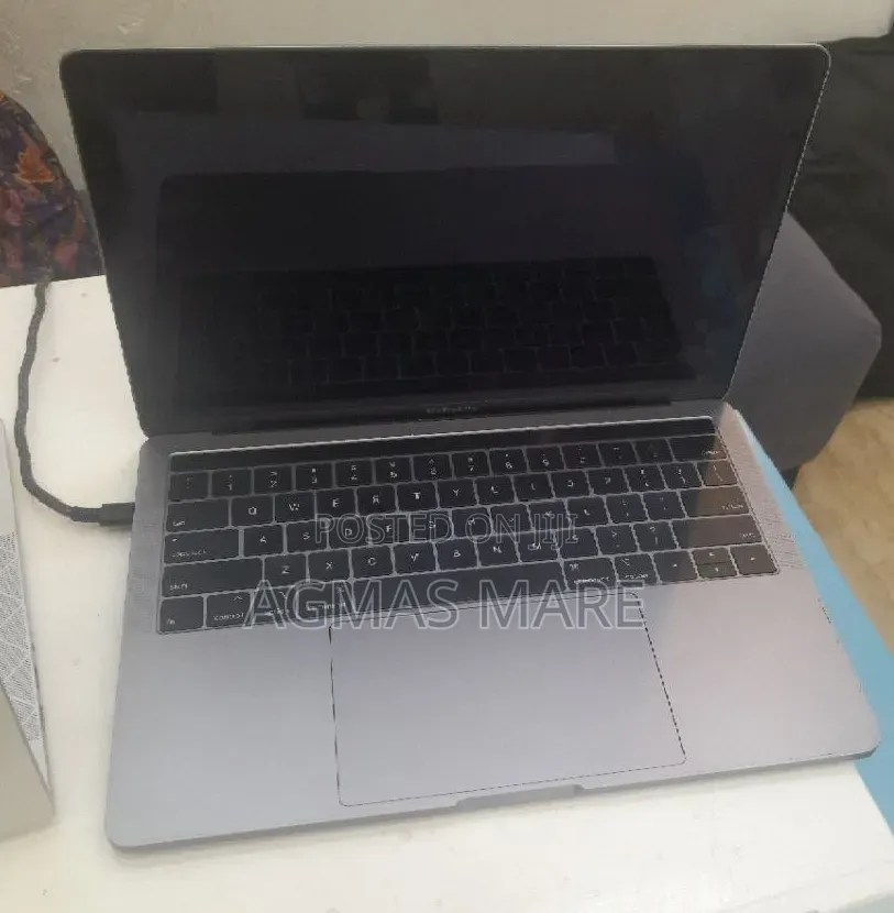 New Laptop Apple MacBook Pro 2019 8GB Intel Core i5 SSD 128GB