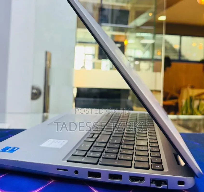 New Laptop Dell Precision 3581 16GB Intel Core i7 SSD 512GB
