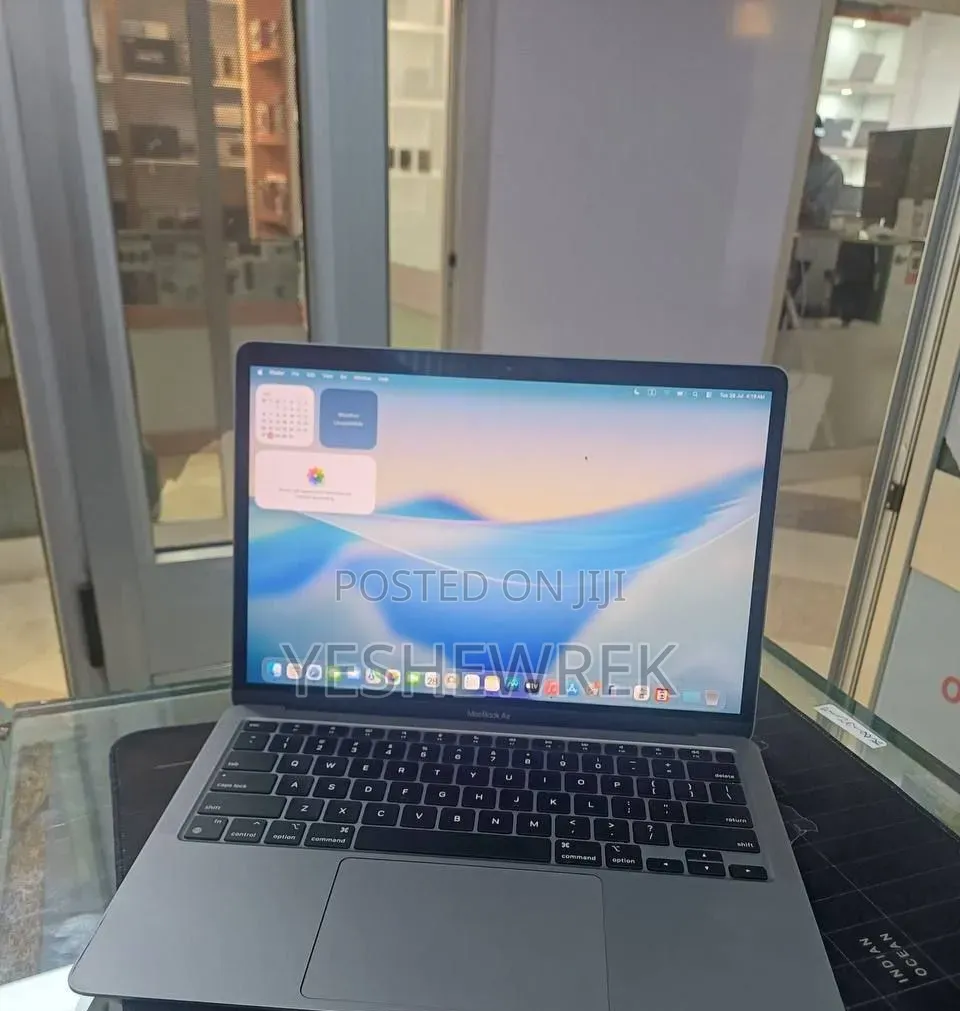 New Laptop Apple MacBook Pro 2021 M1 8GB Apple M1 SSD 256GB