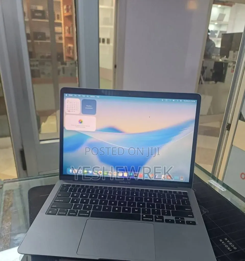 New Laptop Apple MacBook Pro 2021 M1 8GB Apple M1 SSD 256GB