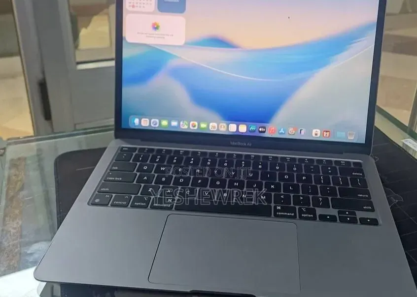New Laptop Apple MacBook Pro 2021 M1 8GB Apple M1 SSD 256GB