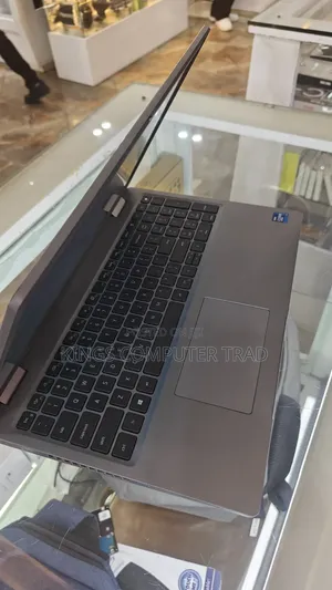 New Laptop Dell Latitude 5520 8GB Intel Core i7 SSD 512GB