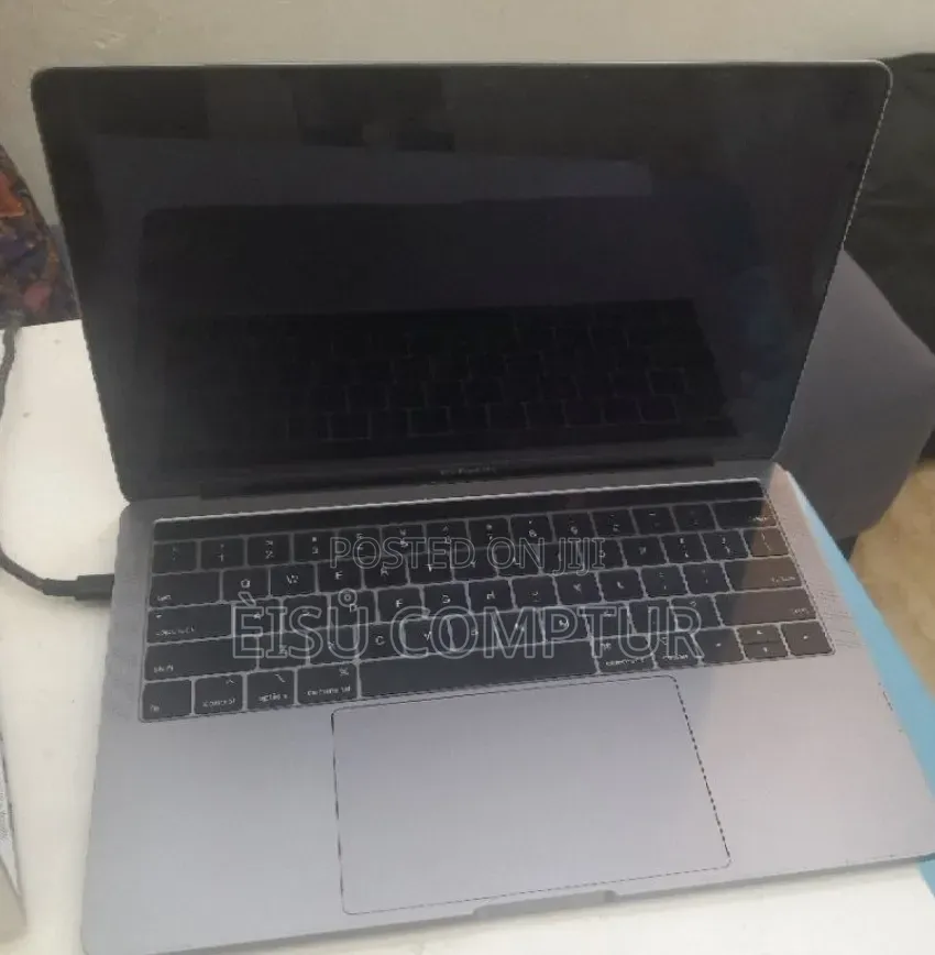 New Laptop Apple MacBook Pro 2019 8GB Intel Core i5 SSD 128GB