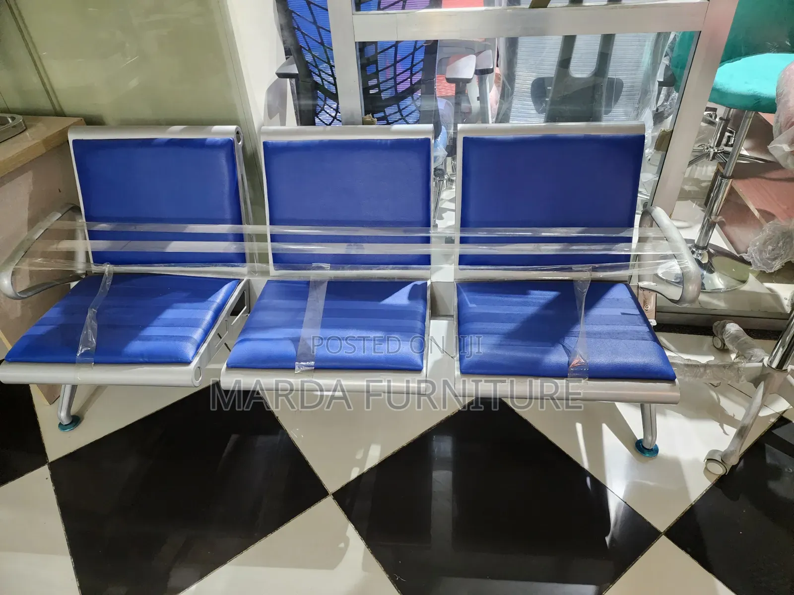 3 Sitter Chair