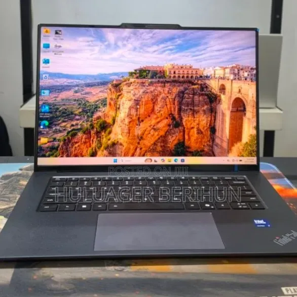 New Laptop Lenovo ThinkPad 13 16GB Intel Core Ultra 7 SSD 512GB