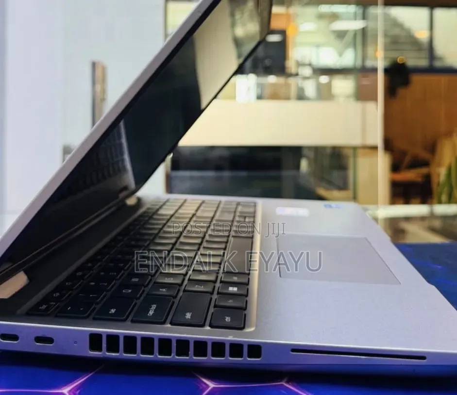 New Laptop Dell Precision 3581 16GB Intel Core i7 SSD 1T