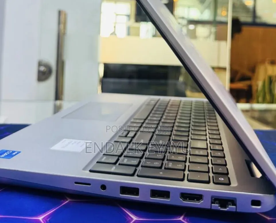 New Laptop Dell Precision 3581 16GB Intel Core i7 SSD 1T