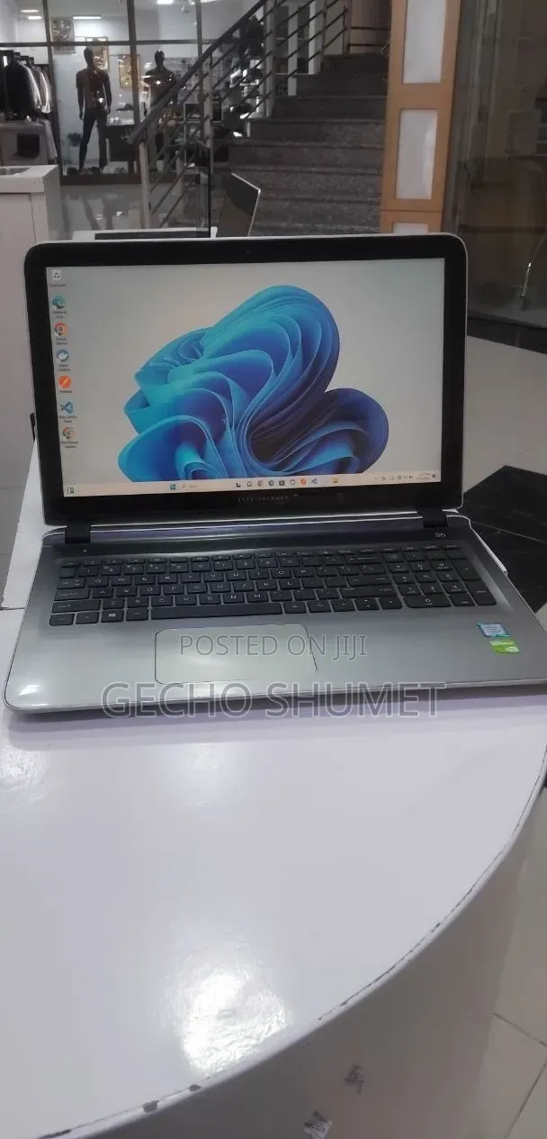 New Laptop HP Pavilion 15 8GB Intel Core i5 HDD 1T