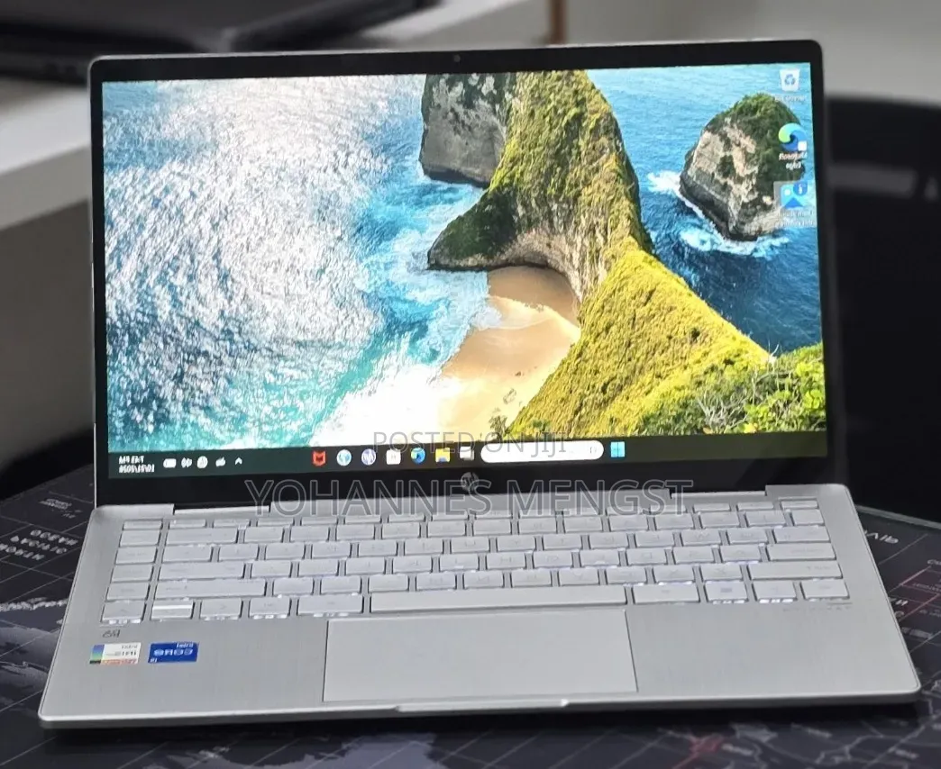 New Laptop HP Pavilion 10 8GB Intel Core i5 SSD 512GB