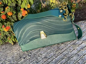 Elegant Women's Handbag – New