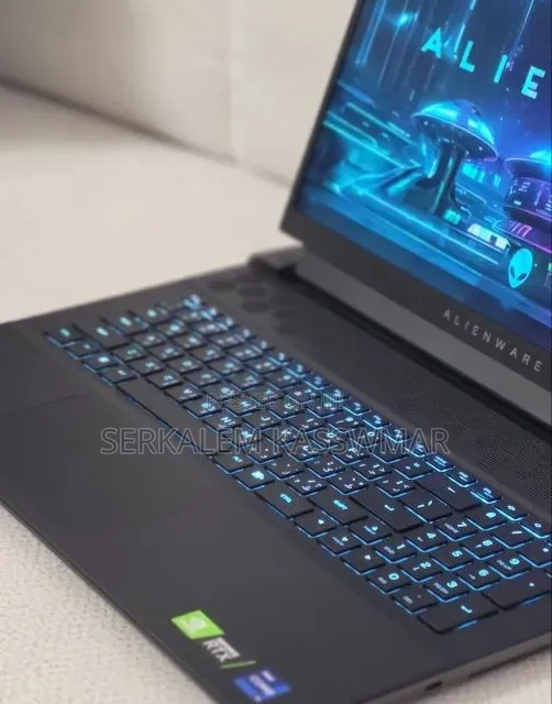 New Laptop Alienware M18 R2 32GB Intel Core i9 SSD 2T