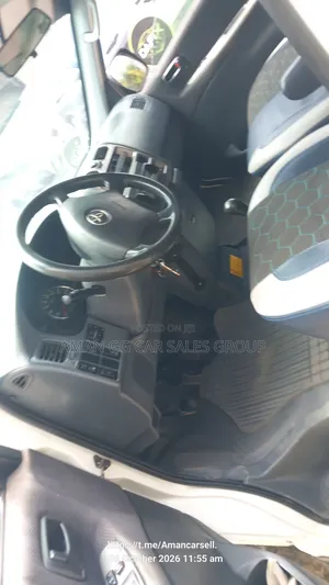 Toyota HiAce 2011 White