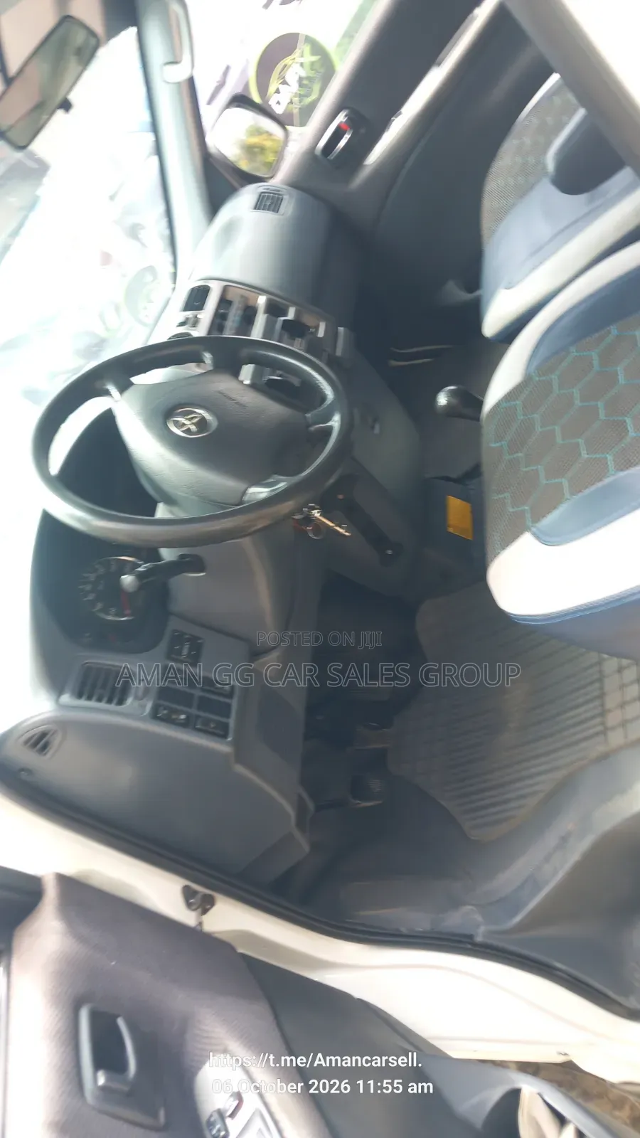 Toyota HiAce 2011 White