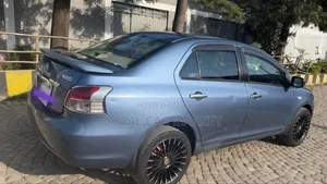 Toyota Yaris 2011 Gray