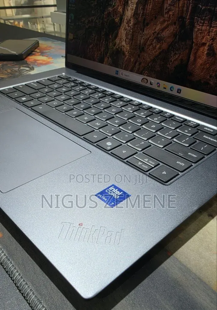 New Lenovo Yoga Pro 9i Aura Edition 32GB Intel Core Ultra 7 SSD 1T