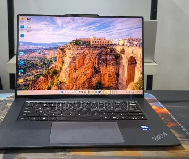New Lenovo Yoga Pro 9i Aura Edition 32GB Intel Core Ultra 7 SSD 1T