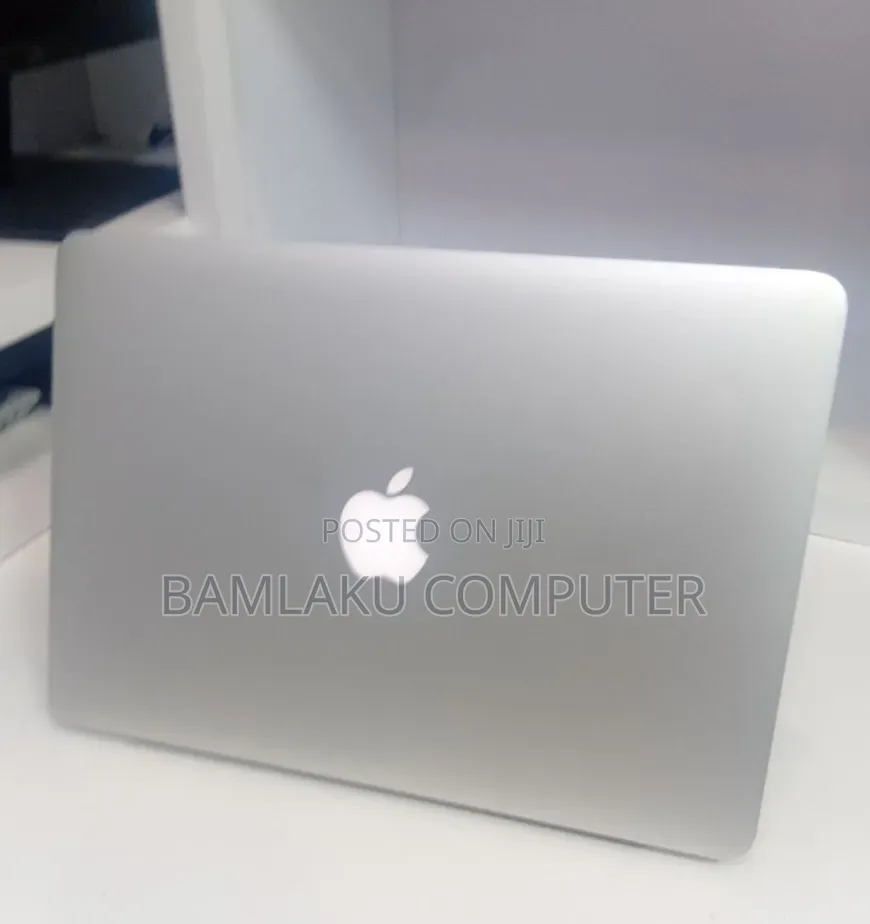 New Laptop Apple MacBook Pro 2013 8GB Intel Core i5 SSD 256GB