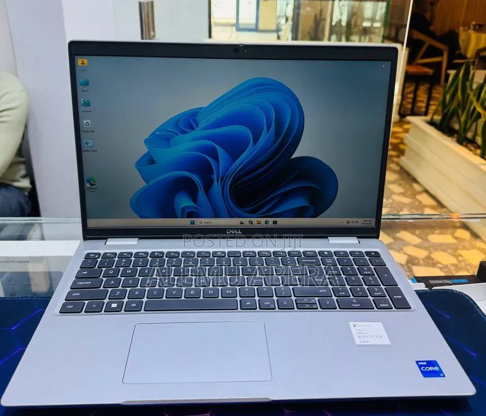 New Laptop Dell Precision 3581 16GB Intel Core i7 SSD 1T