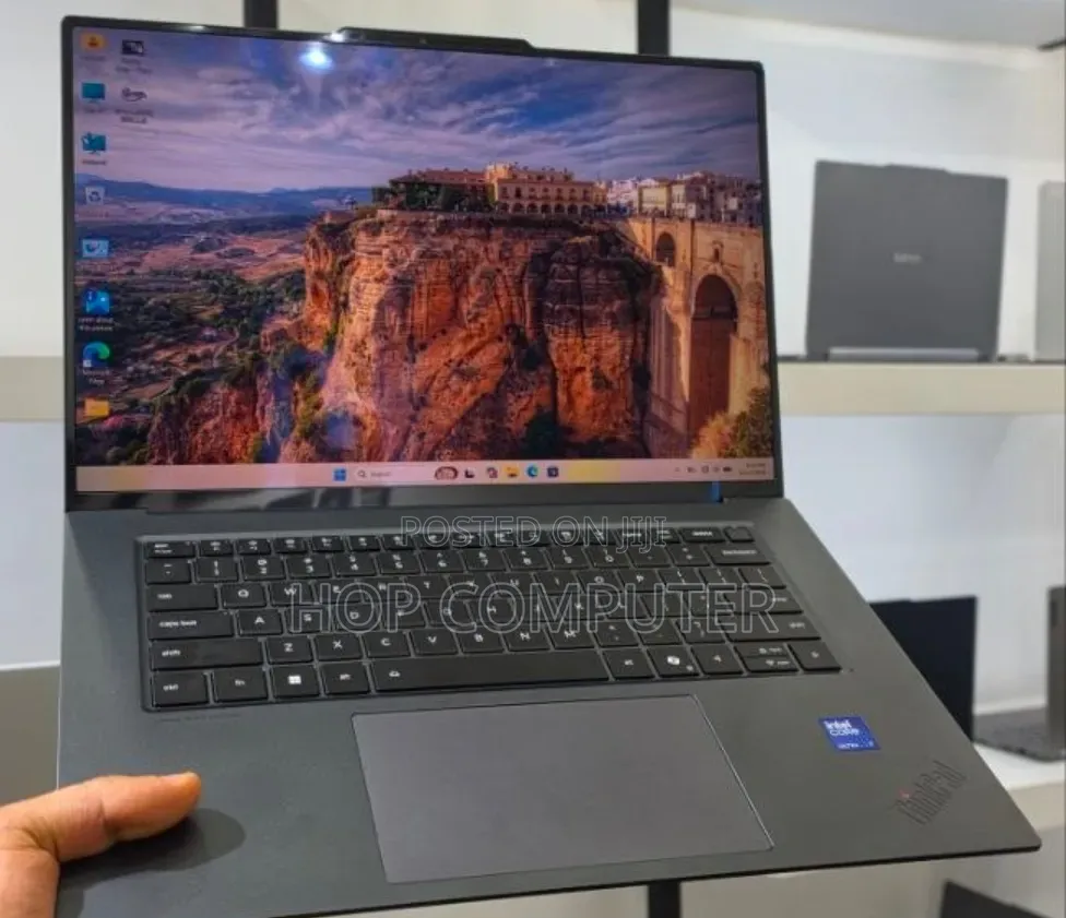 New Laptop Lenovo Yoga 9 32GB Intel Core Ultra 7 SSD 1T