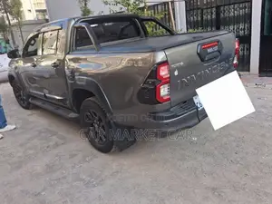 Toyota Hilux Revo Double Cab Deisel 2.8 AWD 2022 Gray
