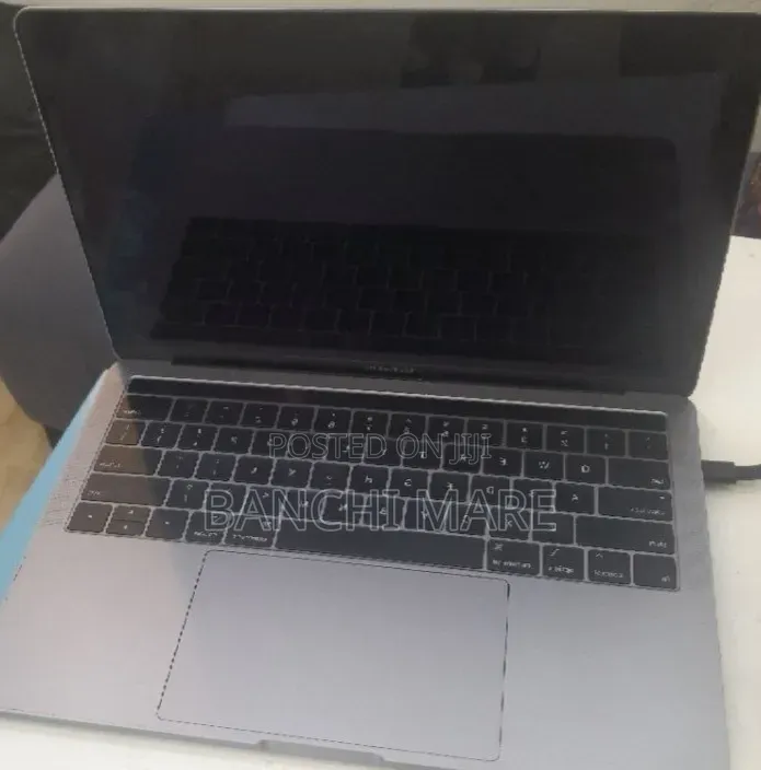 New Laptop Apple MacBook Pro 2019 8GB Intel Core i5 SSD 128GB