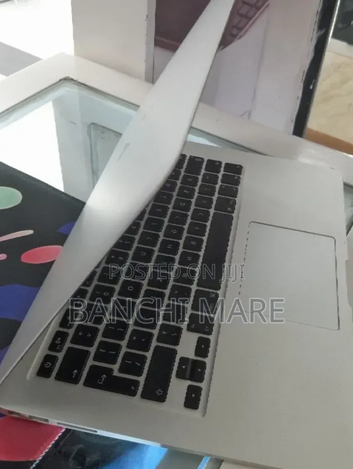 New Laptop Apple MacBook Air 2013 4GB Intel Core i3 SSD 128GB
