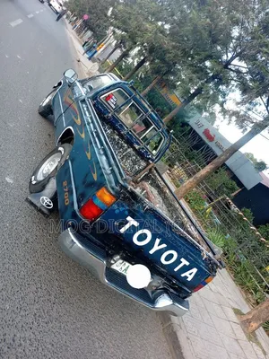Toyota Hilux 1600 SWB 1984 Blue