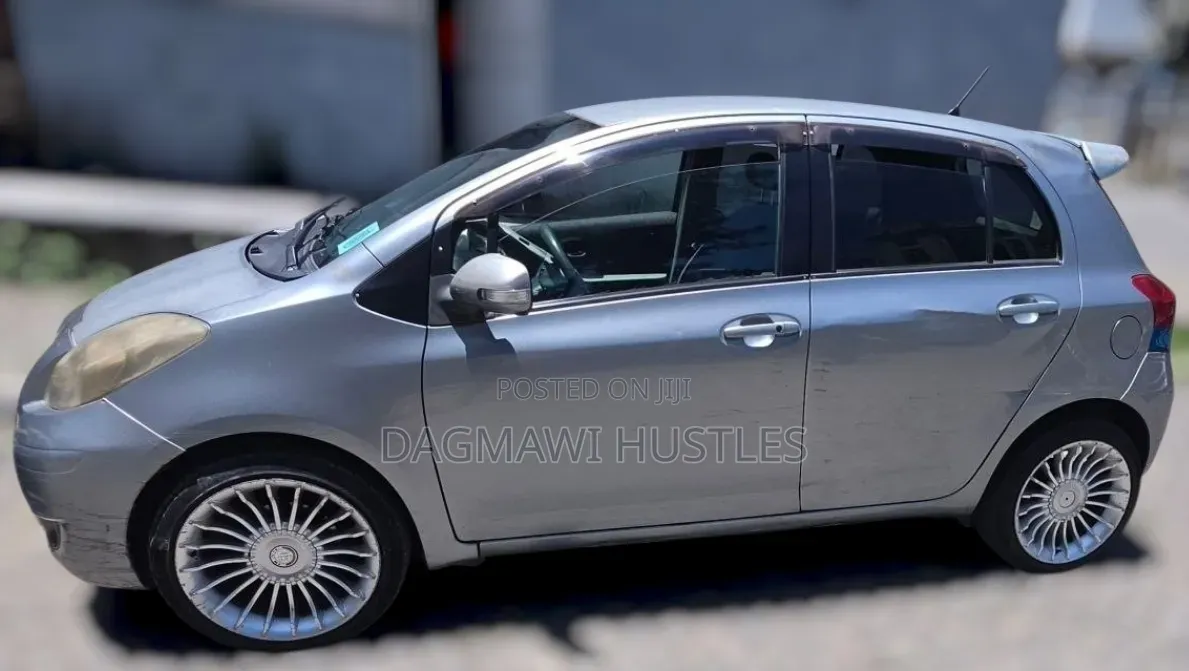 Toyota Yaris 2010 Silver