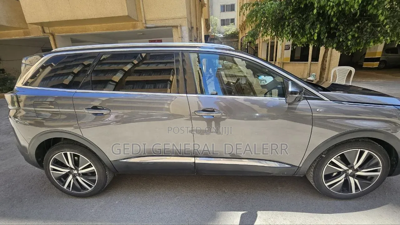 Peugeot 5008 2021 Gray