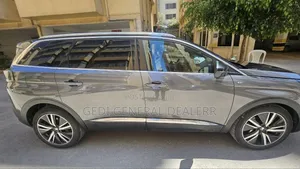 Peugeot 5008 2021 Gray