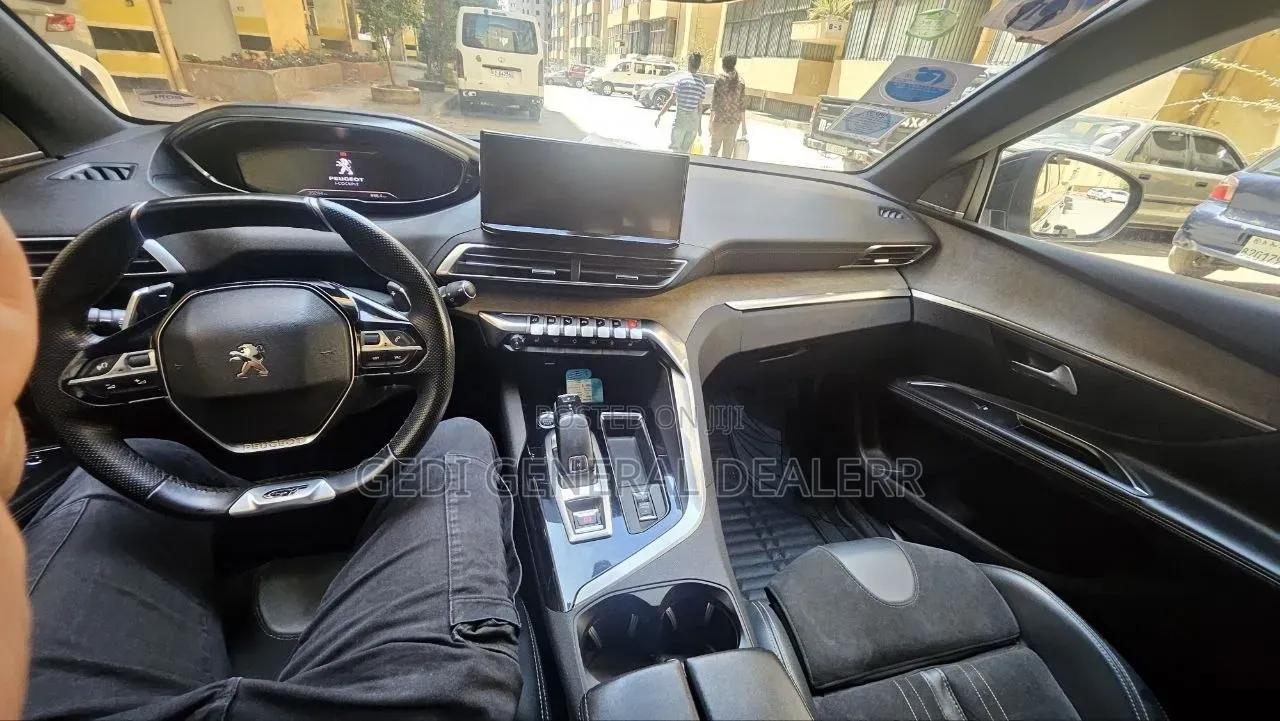 Peugeot 5008 2021 Gray