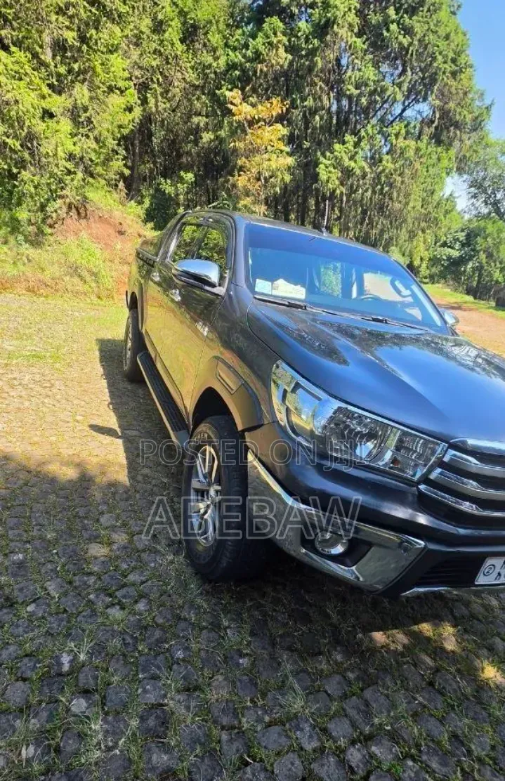 Toyota Hilux 2018 Gray