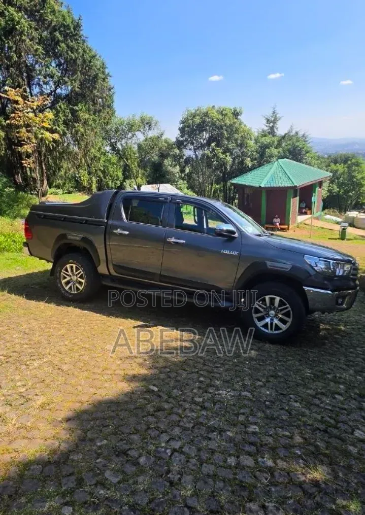 Toyota Hilux 2018 Gray