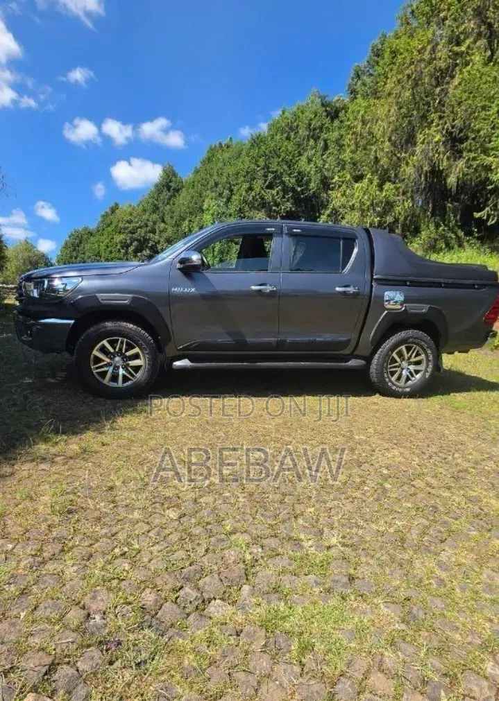 Toyota Hilux 2018 Gray