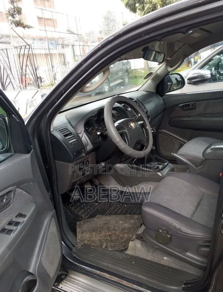 Toyota Hilux 2012 Black